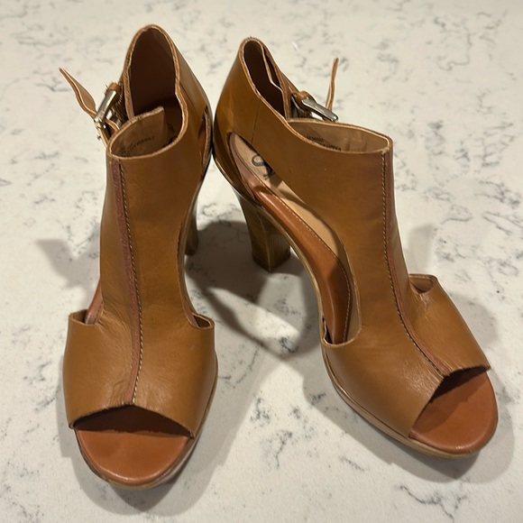 Sofft Shoes - Sofft women’s heeled sandals